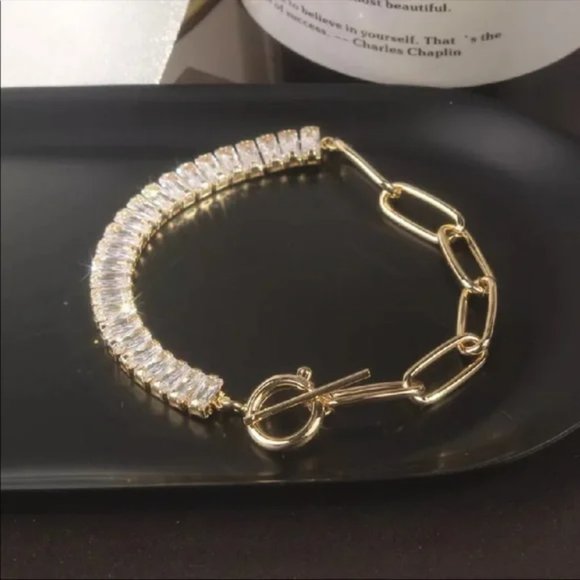 New Gorgeous Luxury Golden Tone Bracelet - Picture 1 of 1